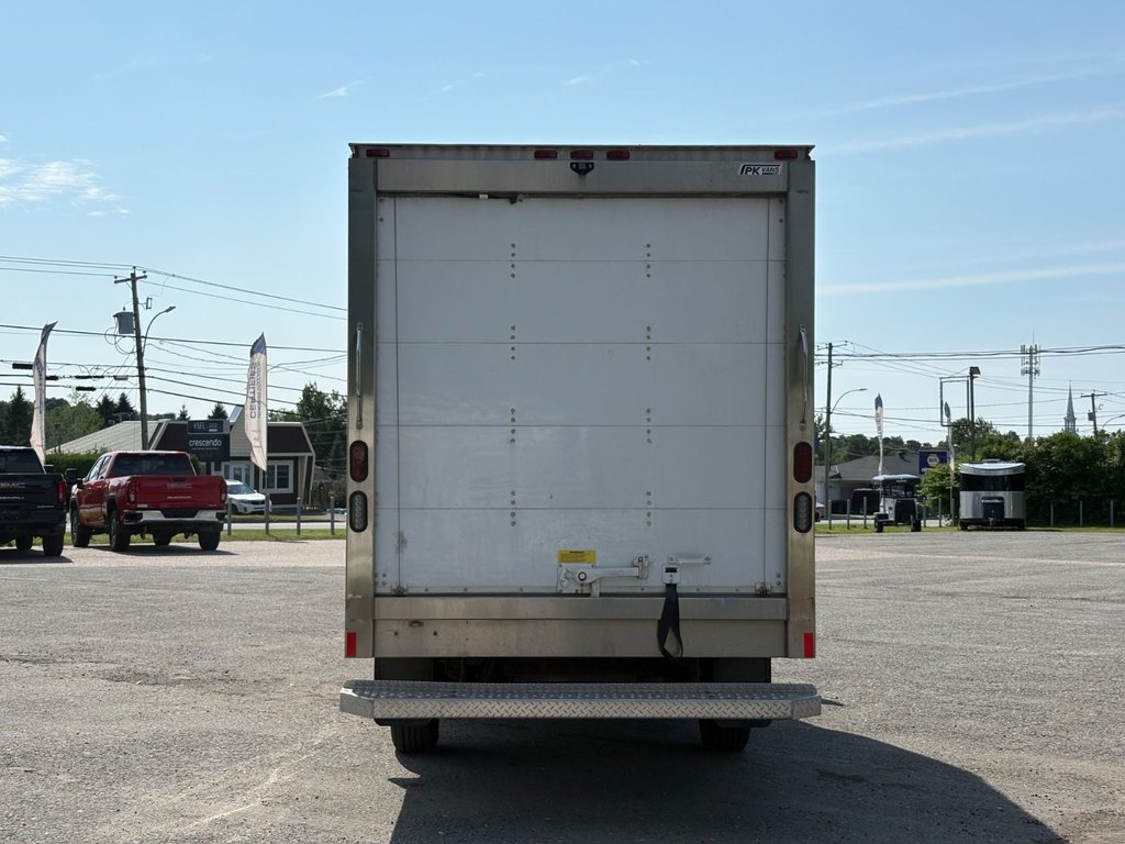 Chevrolet Express Commercial Cutaway CUBE 12 PIEDS DECK, V8 6.0L 2019 à Plessisville, Québec - 5 - w1024h768px