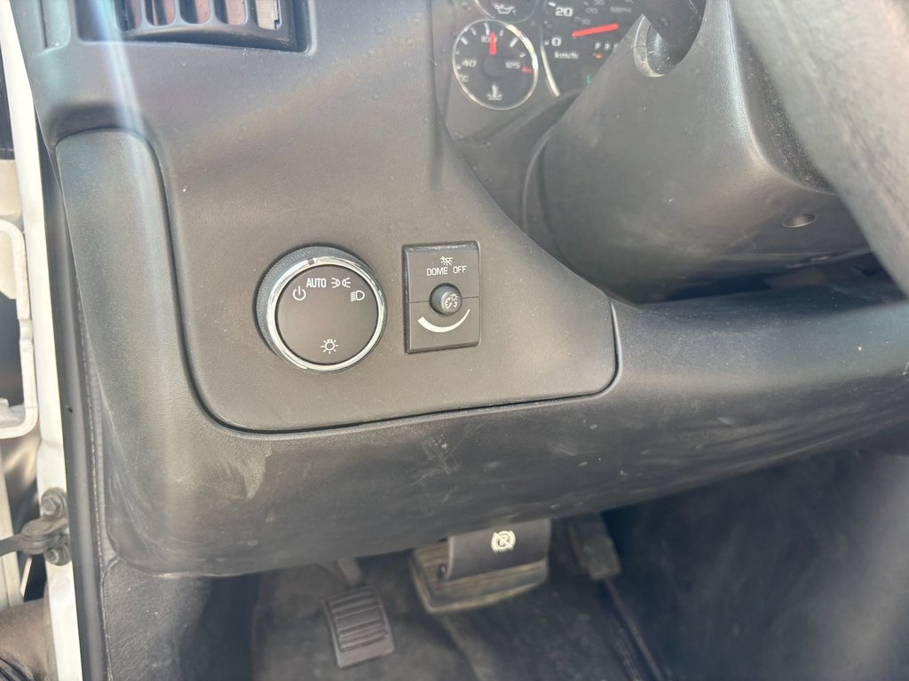 Chevrolet Express Commercial Cutaway CUBE 12 PIEDS DECK, V8 6.0L 2019 à Plessisville, Québec - 11 - w1024h768px