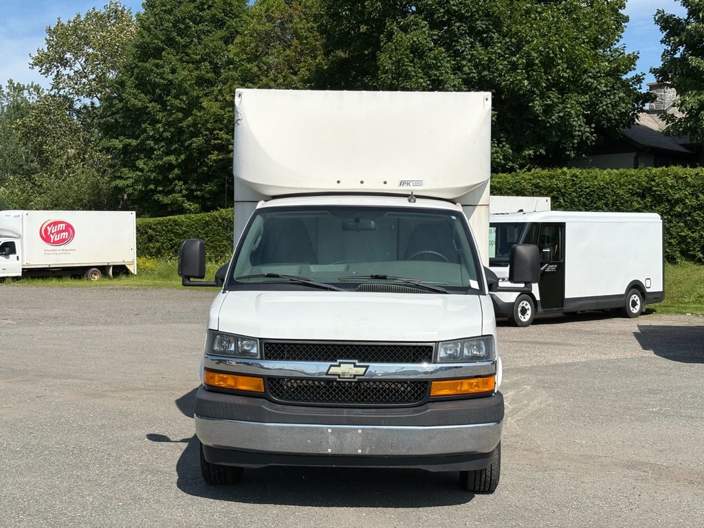 Chevrolet Express Commercial Cutaway CUBE 12 PIEDS DECK, V8 6.0L 2019 à Plessisville, Québec - 2 - w1024h768px