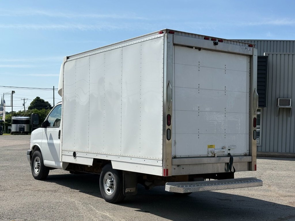 Chevrolet Express Commercial Cutaway CUBE 12 PIEDS DECK, V8 6.0L 2019 à Plessisville, Québec - 4 - w1024h768px