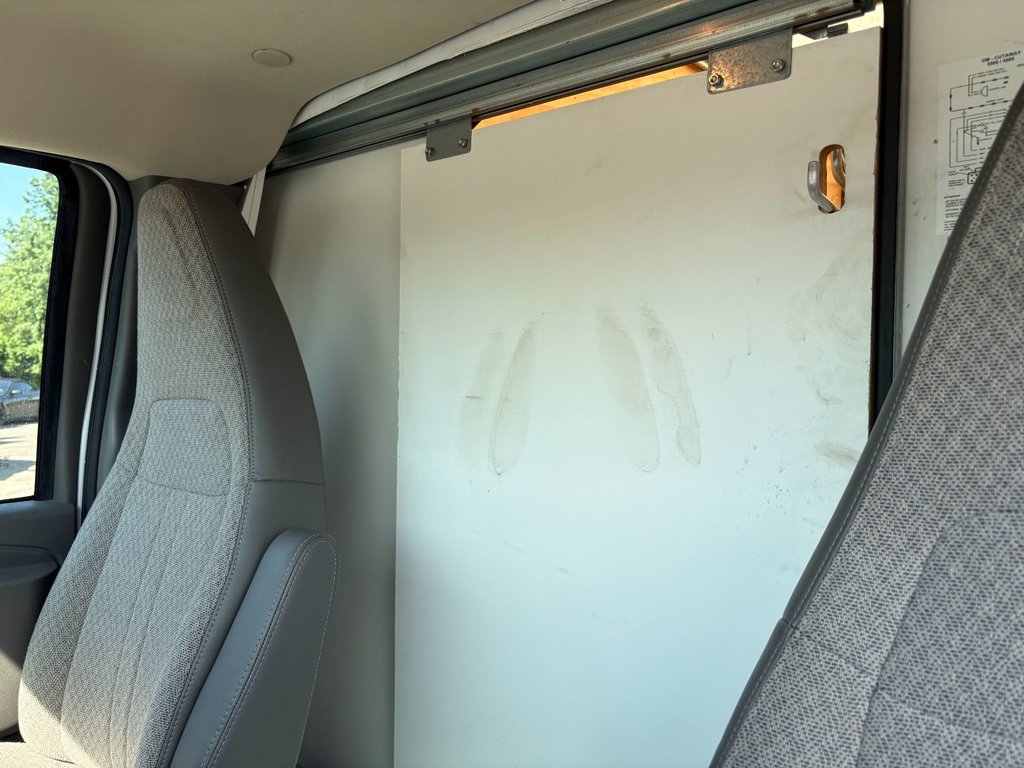 Chevrolet Express Commercial Cutaway CUBE 12 PIEDS DECK, V8 6.0L 2019 à Plessisville, Québec - 16 - w1024h768px