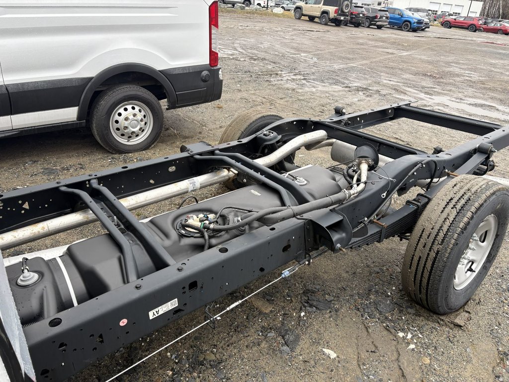 Chevrolet EXPRESS TRONQUEE 3500 139 PO  2025 à Victoriaville, Québec - 3 - w1024h768px