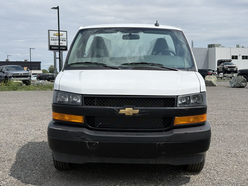 Chevrolet Express Cutaway 3500  2025 à Victoriaville, Québec - 2 - w1024h768px
