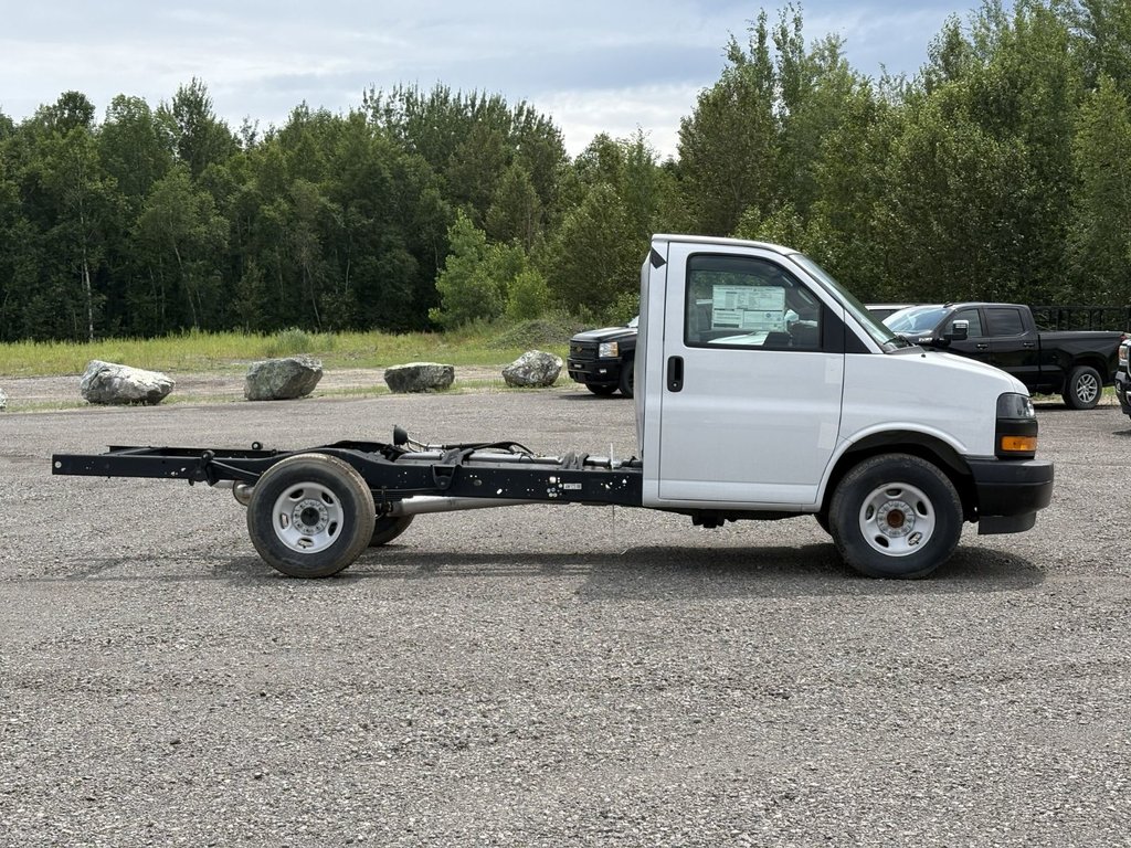 Chevrolet Express Cutaway 3500  2025 à Victoriaville, Québec - 7 - w1024h768px