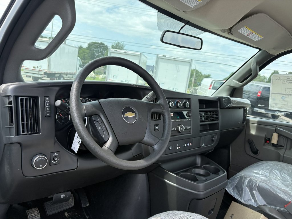 Chevrolet Express Cutaway 3500  2025 à Victoriaville, Québec - 12 - w1024h768px