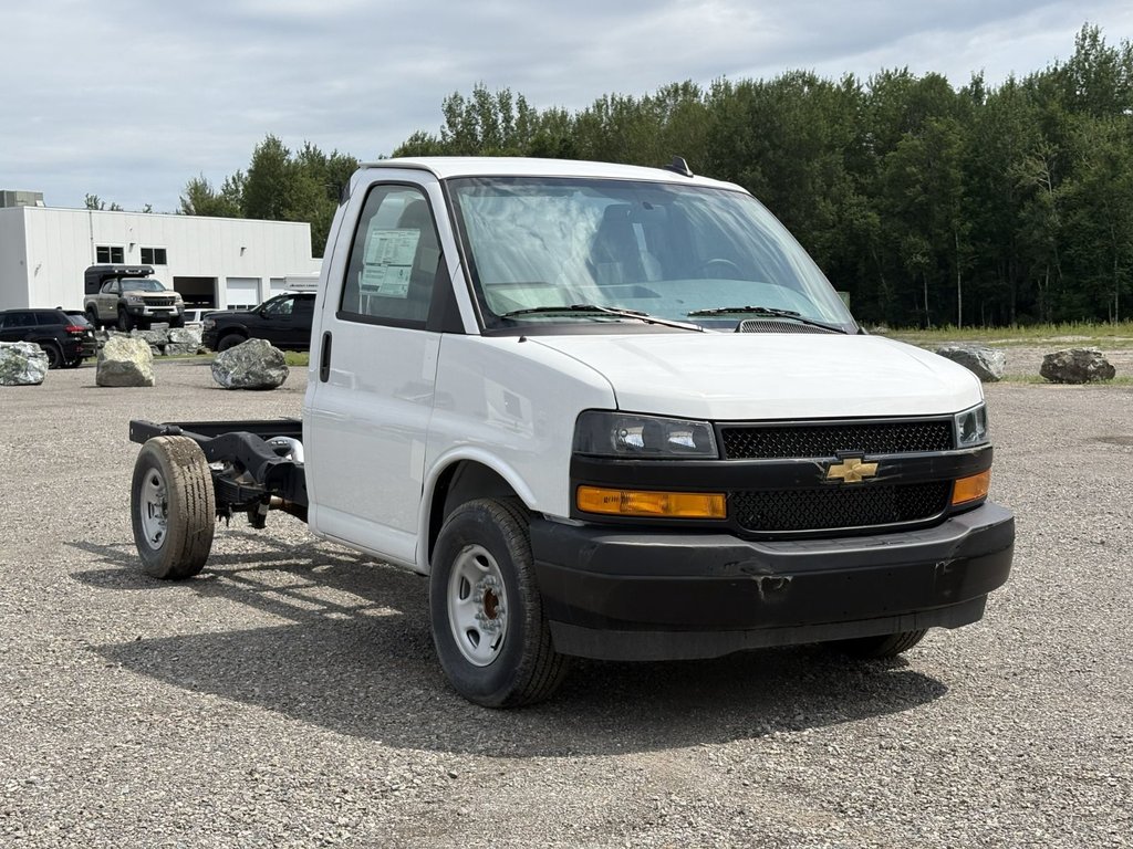 Chevrolet Express Cutaway 3500  2025 à Victoriaville, Québec - 8 - w1024h768px
