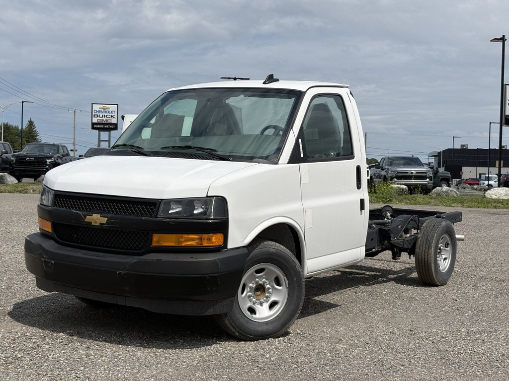 Chevrolet Express Cutaway 3500  2025 à Victoriaville, Québec - 1 - w1024h768px