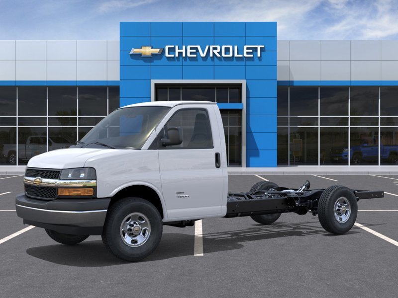 2026 Chevrolet Express Cutaway 3500 in Victoriaville, Quebec - 2 - w1024h768px