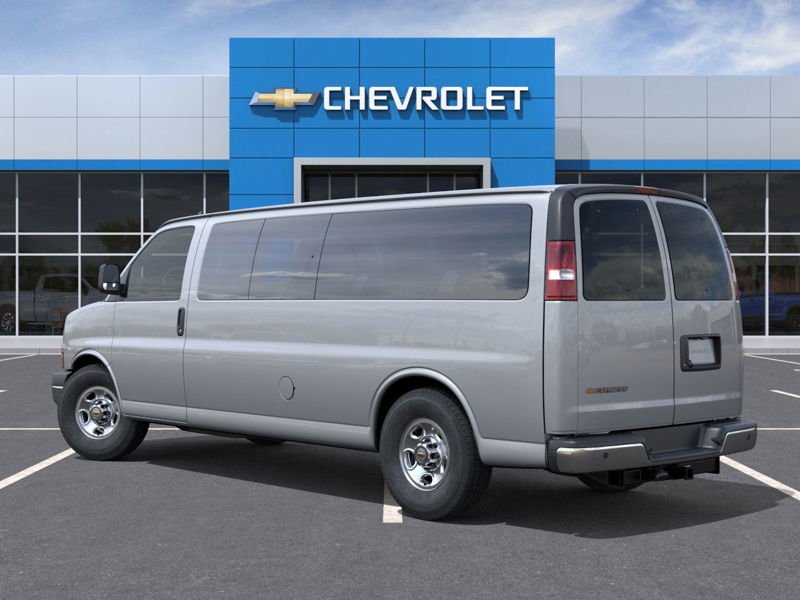 2025 Chevrolet Express Passenger 3500 LT 155'' in Victoriaville, Quebec - 3 - w1024h768px