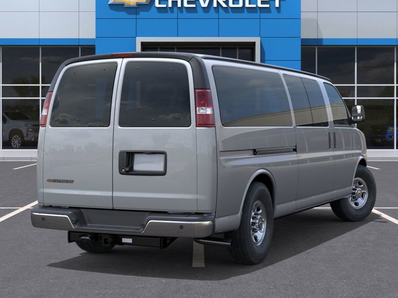 2025 Chevrolet Express Passenger 3500 LT 155'' in Victoriaville, Quebec - 4 - w1024h768px