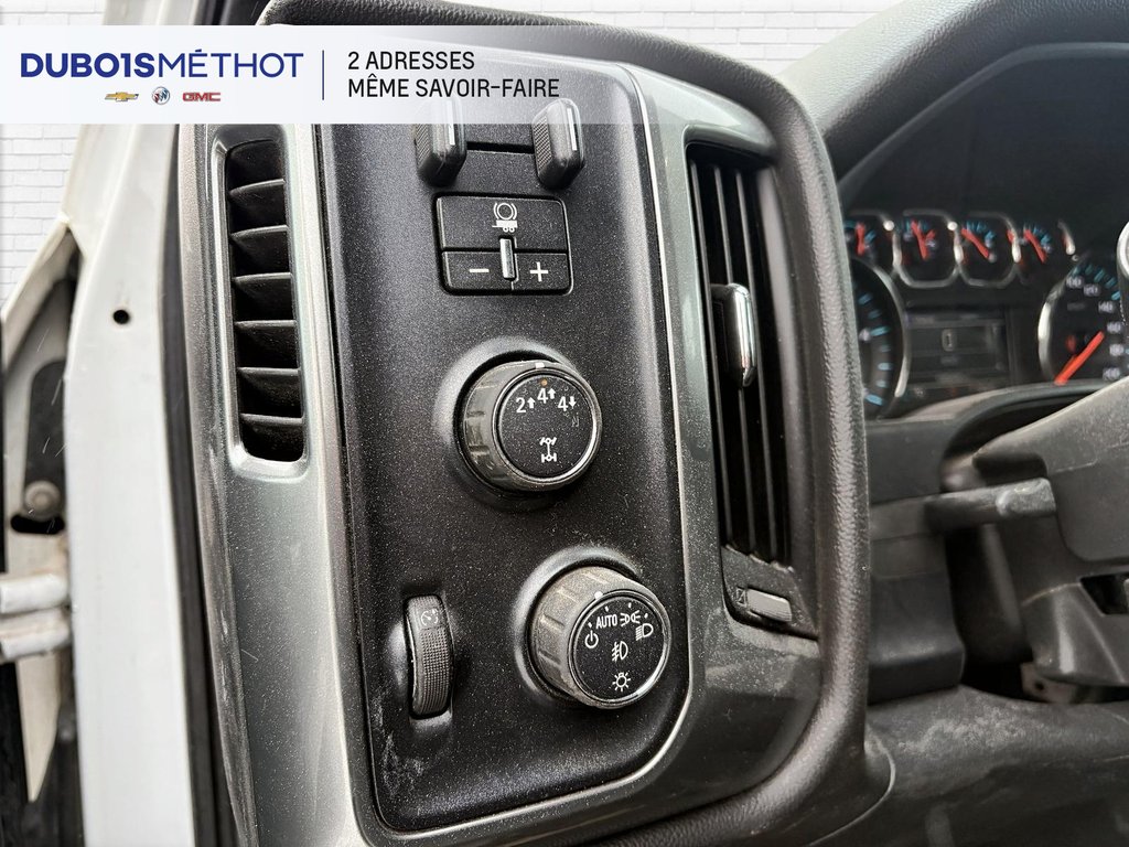 2018 Chevrolet Silverado 2500HD LT, CUSTOM SPORT, V8 6.6L DURAMAX, 4X4,CONSOLE !!! in Plessisville, Quebec - 15 - w1024h768px