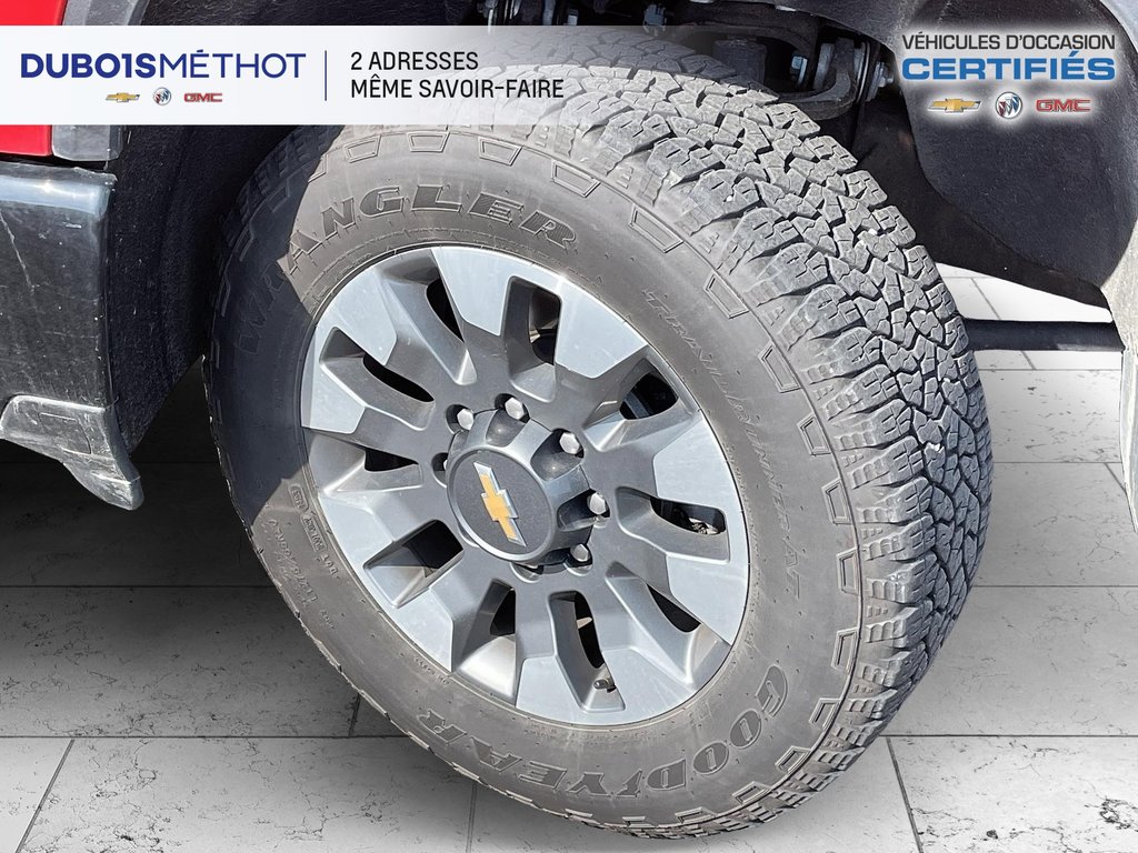 Chevrolet Silverado 2500HD CUSTOM, 2WD, V8 6.6L A ESSENCE, DOUBLE CAB, 2024 à Victoriaville, Québec - 3 - w1024h768px