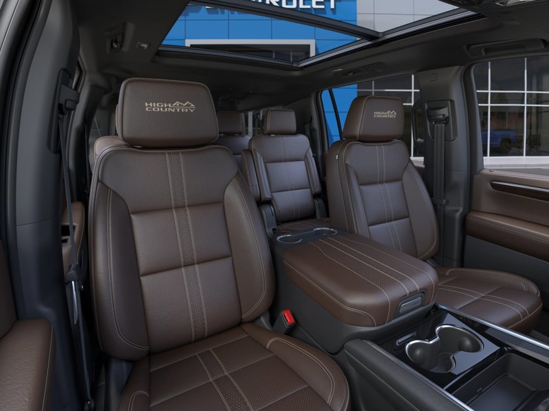 2026 Chevrolet Suburban in Victoriaville, Quebec - 6 - w1024h768px
