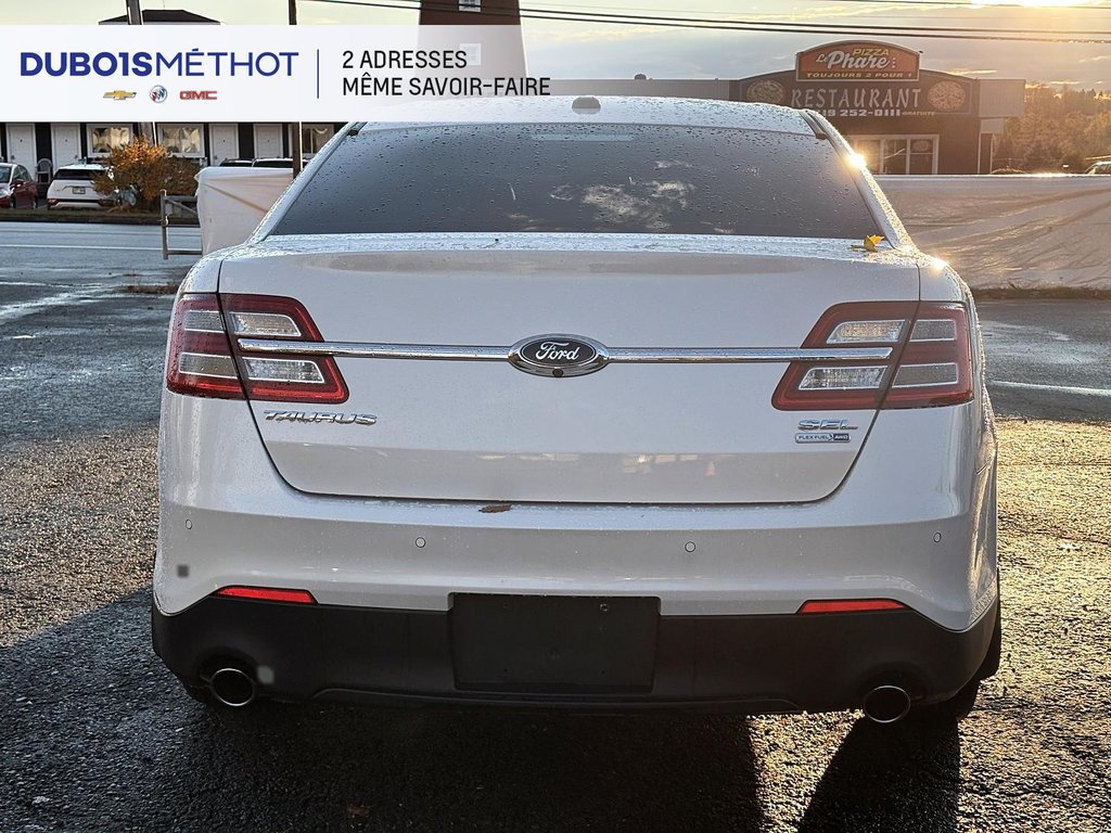 Ford Taurus SEL, AWD V6 3.5L, CUIR, TOIT !!! 2015 à Victoriaville, Québec - 6 - w1024h768px