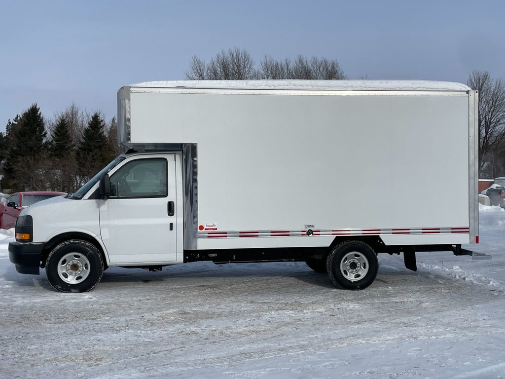 GMC Savana Cargo Van DECK 14 PIEDS ROUE SIMPLE V8 6.6L  DIFF BARRE !!! 2024 à Victoriaville, Québec - 3 - w1024h768px