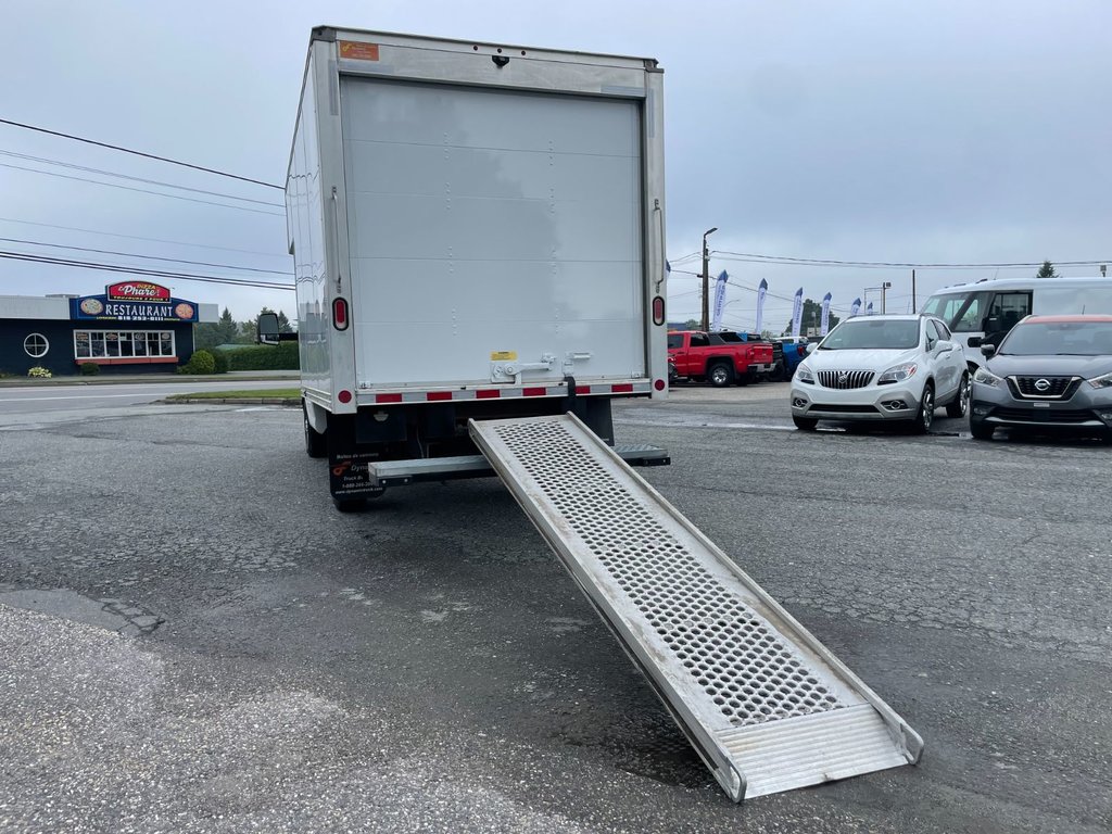 2019  Savana Commercial Cutaway CUBE 12 PIEDS AVEC DECK, 139' V6 4.3L !!! in Plessisville, Quebec - 11 - w1024h768px