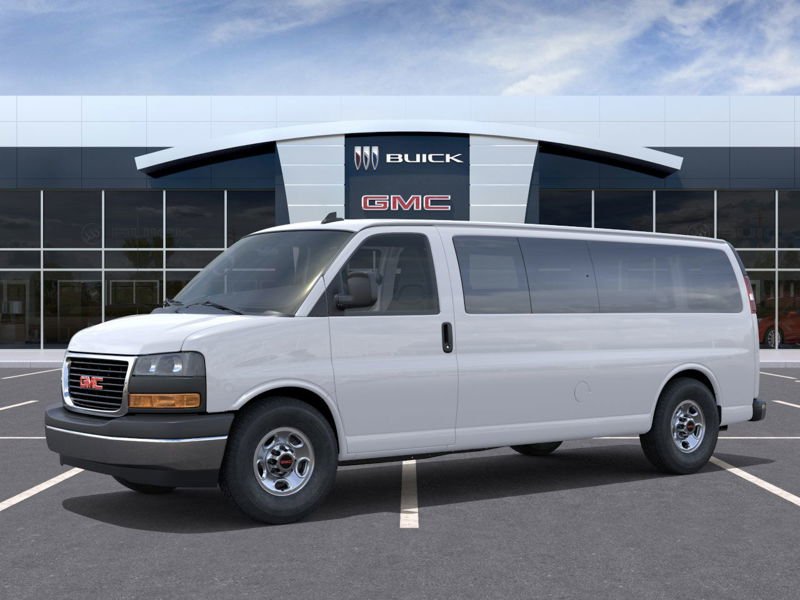 GMC Savana Passenger 3500 LT 155'' 2025 à Victoriaville, Québec - 2 - w1024h768px