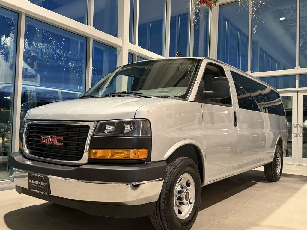 GMC Savana Passenger 3500 LT 155'' 2025 à Victoriaville, Québec - 1 - w1024h768px
