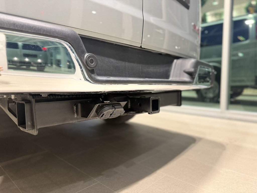 GMC Savana Passenger 3500 LT 155'' 2025 à Victoriaville, Québec - 8 - w1024h768px
