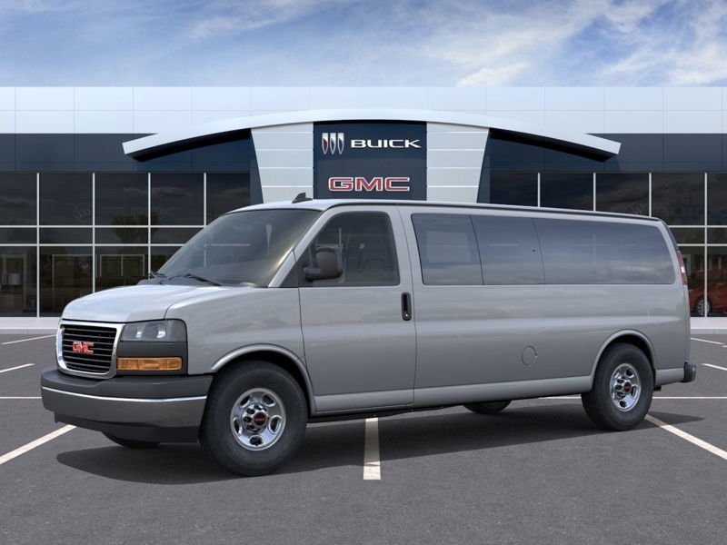 GMC Savana Passenger 3500 LT 155'' 2025 à Victoriaville, Québec - 2 - w1024h768px