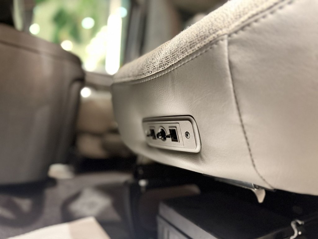 GMC Savana Passenger 3500 LT 155'' 2025 à Victoriaville, Québec - 15 - w1024h768px