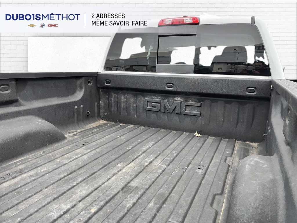 Sierra 1500 V8 5.3L, SLT REMORQUAGE MAX NHT CUIR CONSOLE 4X4 ! 2017 à Victoriaville, Québec - 10 - w1024h768px