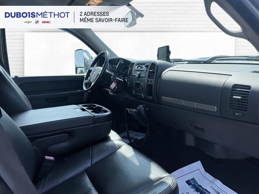 GMC Sierra 3500HD DURAMAX SLE, 3500 HD SIMPLE ROUE BOITE LONGUE CREW 2011 à Victoriaville, Québec - 16 - w1024h768px