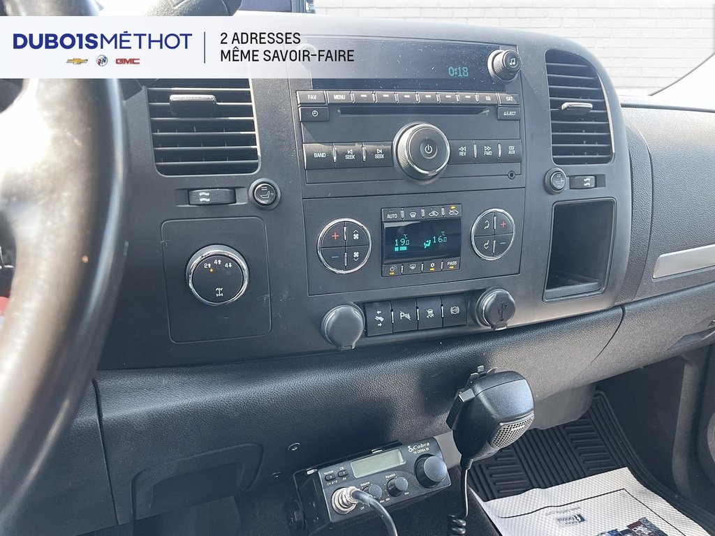 GMC Sierra 3500HD DURAMAX SLE, 3500 HD SIMPLE ROUE BOITE LONGUE CREW 2011 à Victoriaville, Québec - 23 - w1024h768px