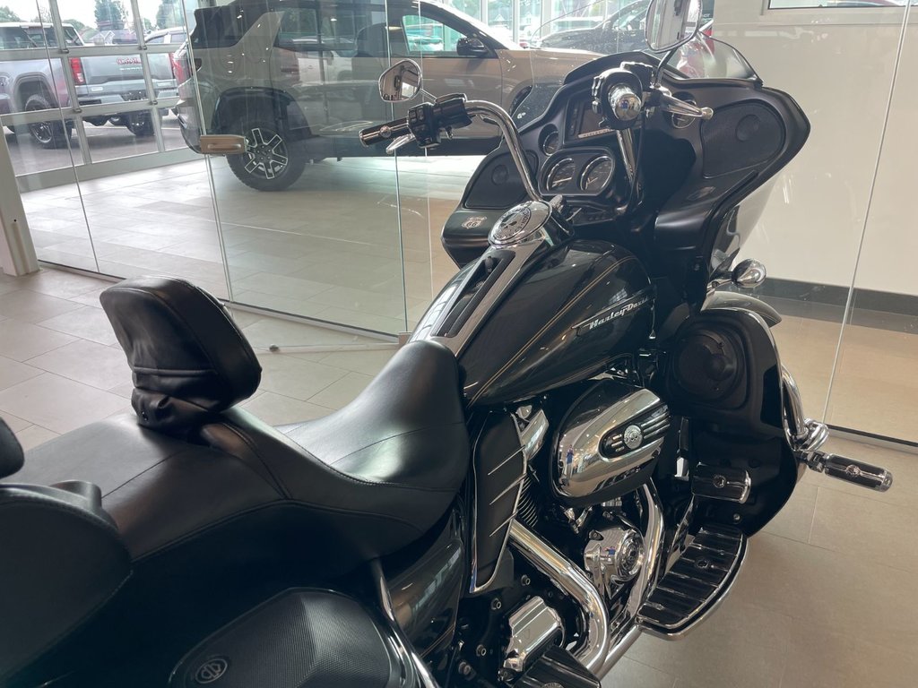 Harley-Davidson FLHTC MOTO EN SUPERBE CONDITION, NOUVEL ARRIVAGE !!! 2017 à Plessisville, Québec - 8 - w1024h768px