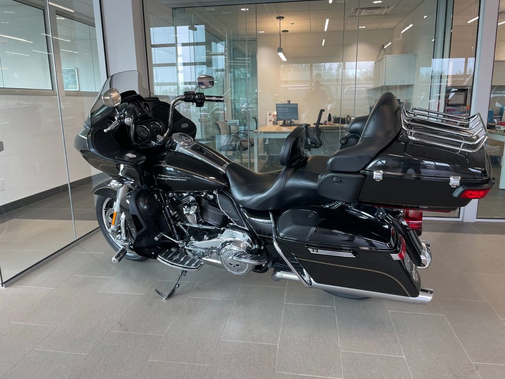 Harley-Davidson FLHTC MOTO EN SUPERBE CONDITION, NOUVEL ARRIVAGE !!! 2017 à Plessisville, Québec - 2 - w1024h768px
