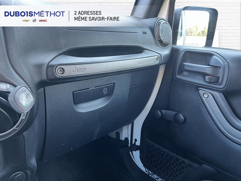 Jeep Wrangler SPORT MANUEL, V6 3.6L 4X4 !!! 2016 à Plessisville, Québec - 9 - w1024h768px
