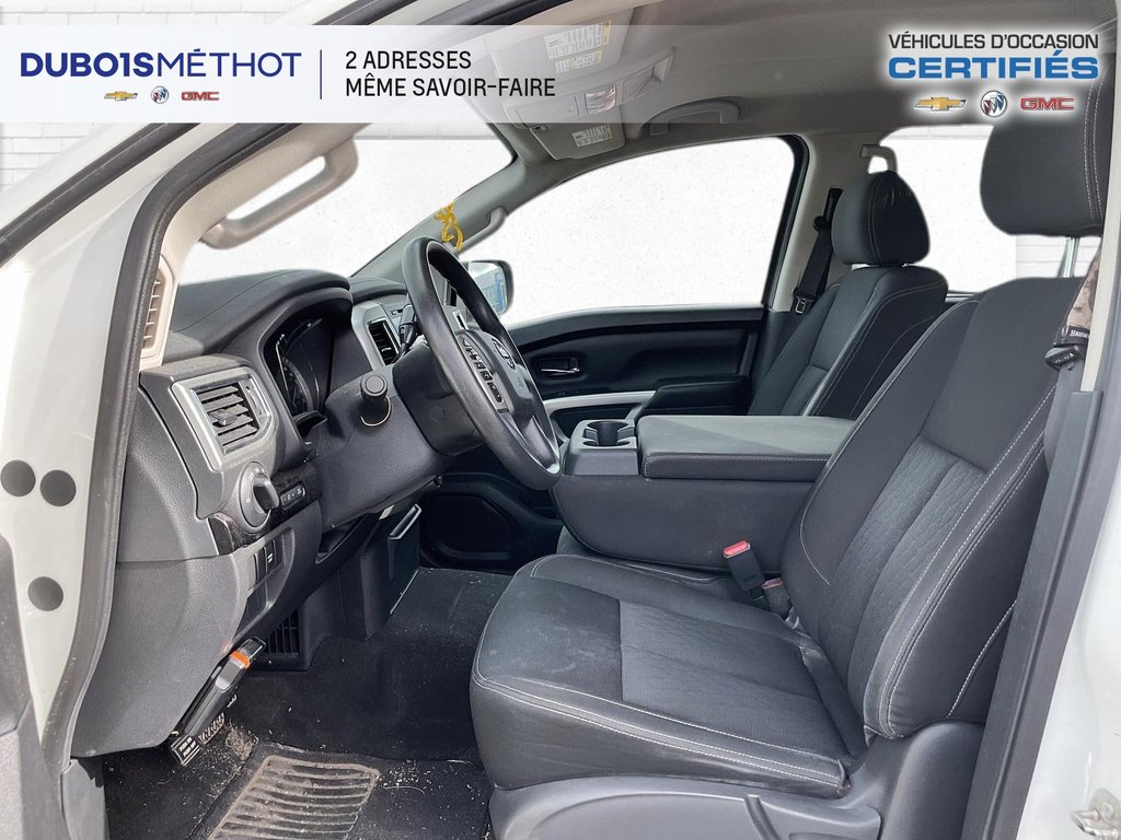 2018 Nissan Titan V8 5.6L, SV 4X4, 6 PASSAGERS, in Victoriaville, Quebec - 15 - w1024h768px