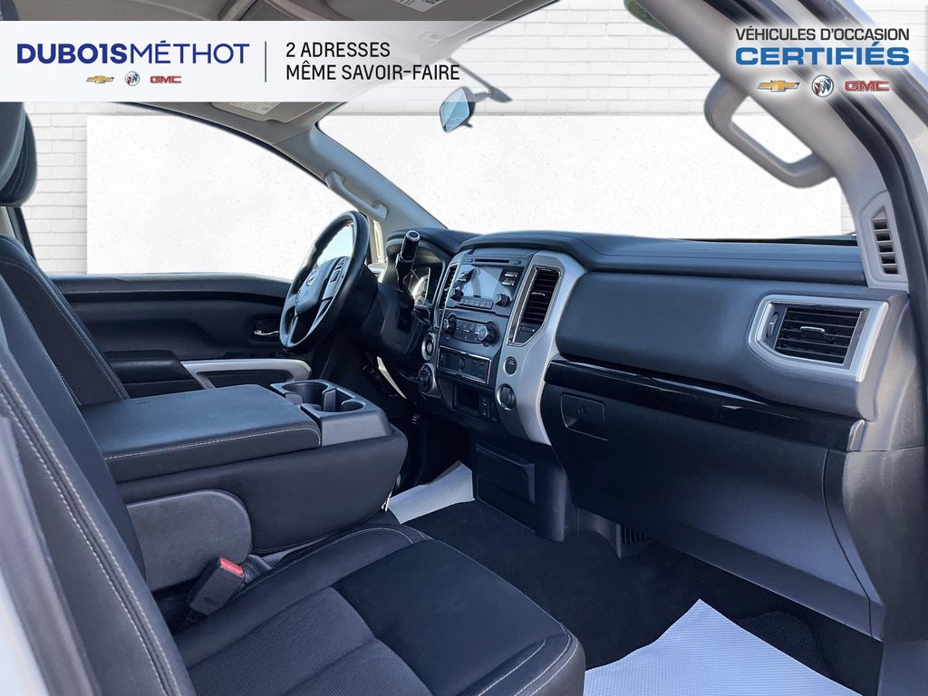 Nissan Titan V8 5.6L, SV 4X4, 6 PASSAGERS, 2018 à Plessisville, Québec - 14 - w1024h768px