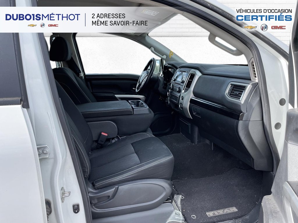 2018 Nissan Titan V8 5.6L, SV 4X4, 6 PASSAGERS, in Victoriaville, Quebec - 14 - w1024h768px