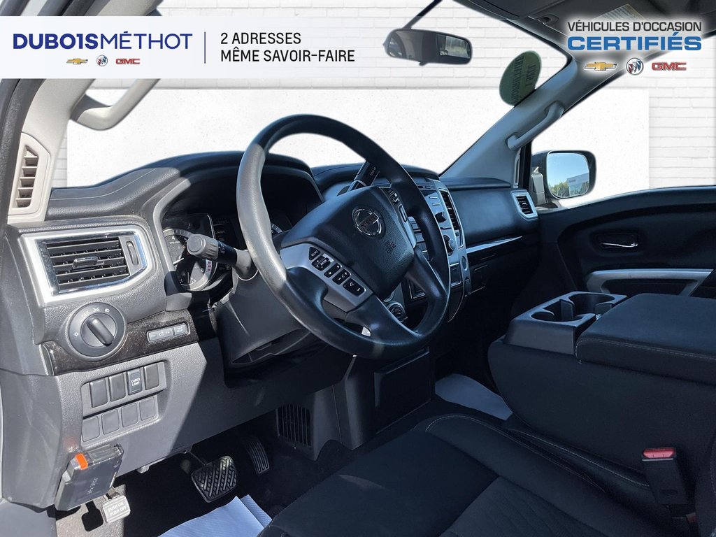 Nissan Titan V8 5.6L, SV 4X4, 6 PASSAGERS, 2018 à Plessisville, Québec - 17 - w1024h768px