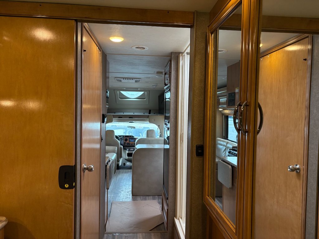 Thor Motor Coach RQ29 VR CLASSE C, CAMPER THOR, 2017 à Victoriaville, Québec - 42 - w1024h768px