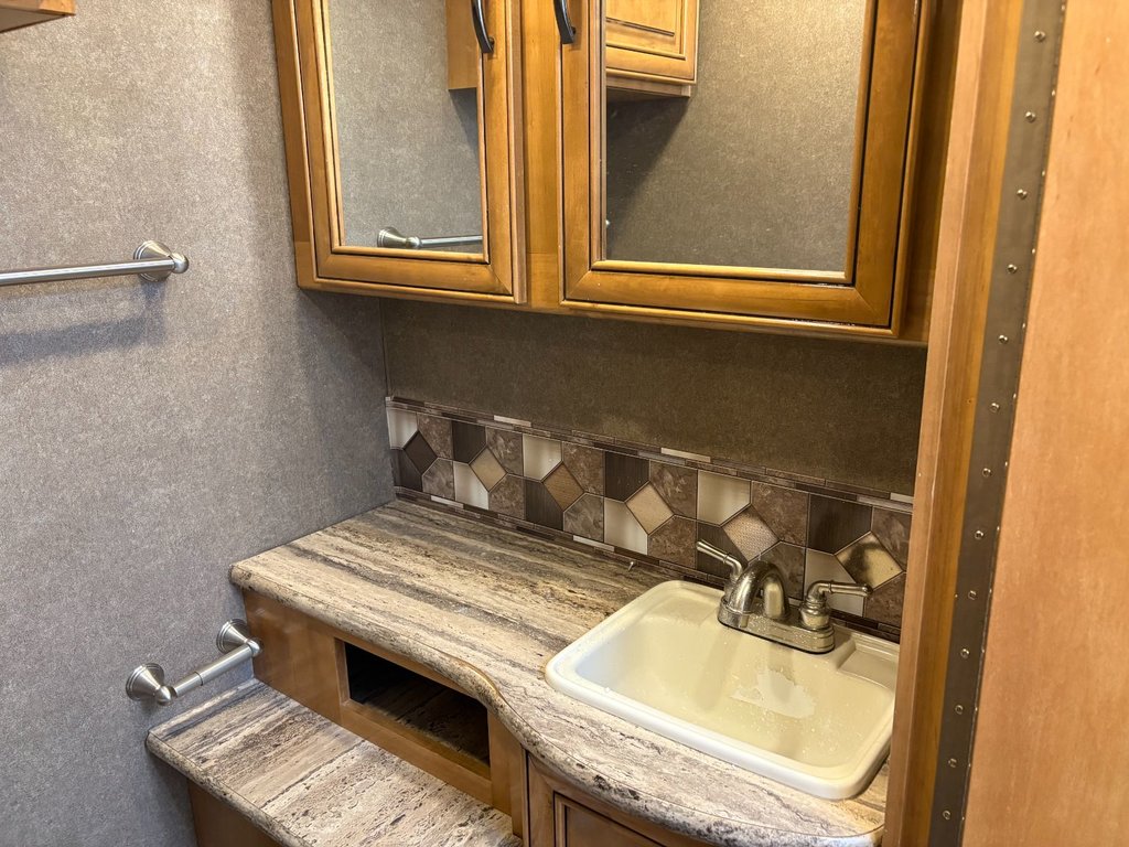Thor Motor Coach RQ29 VR CLASSE C, CAMPER THOR, 2017 à Victoriaville, Québec - 34 - w1024h768px
