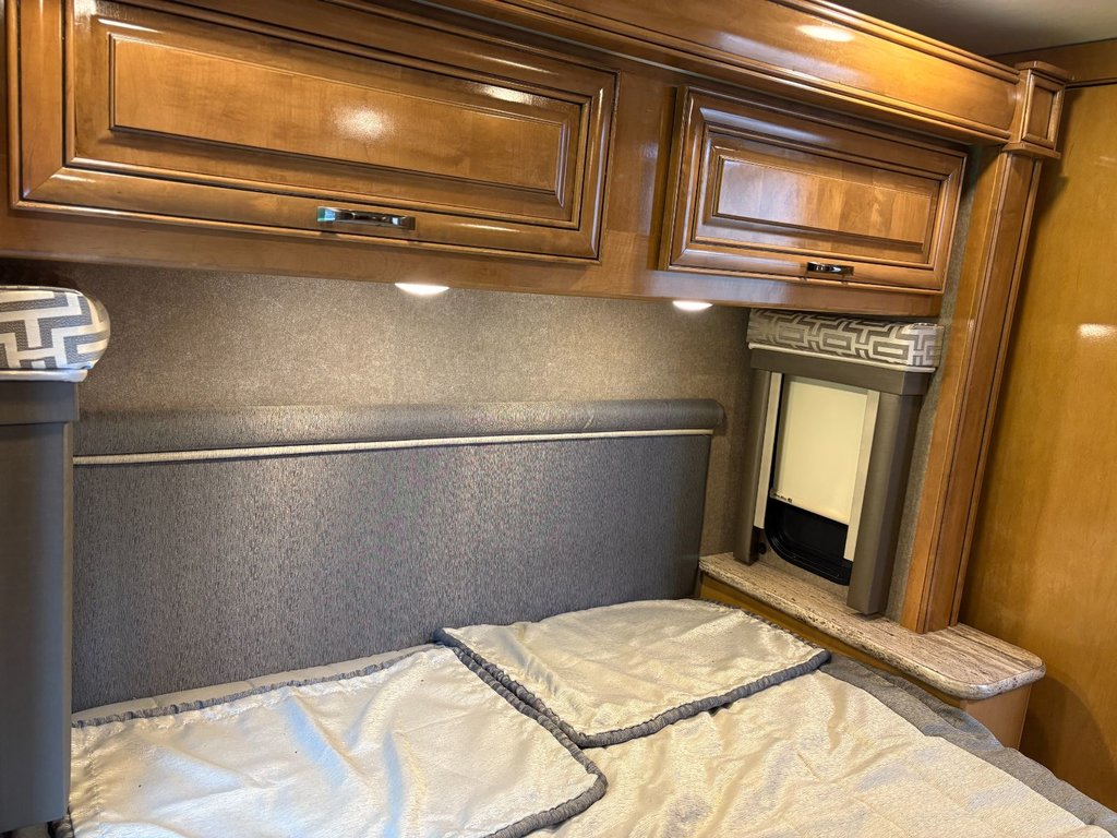 Thor Motor Coach RQ29 VR CLASSE C, CAMPER THOR, 2017 à Victoriaville, Québec - 40 - w1024h768px