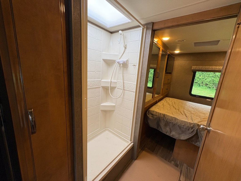Thor Motor Coach RQ29 VR CLASSE C, CAMPER THOR, 2017 à Victoriaville, Québec - 30 - w1024h768px