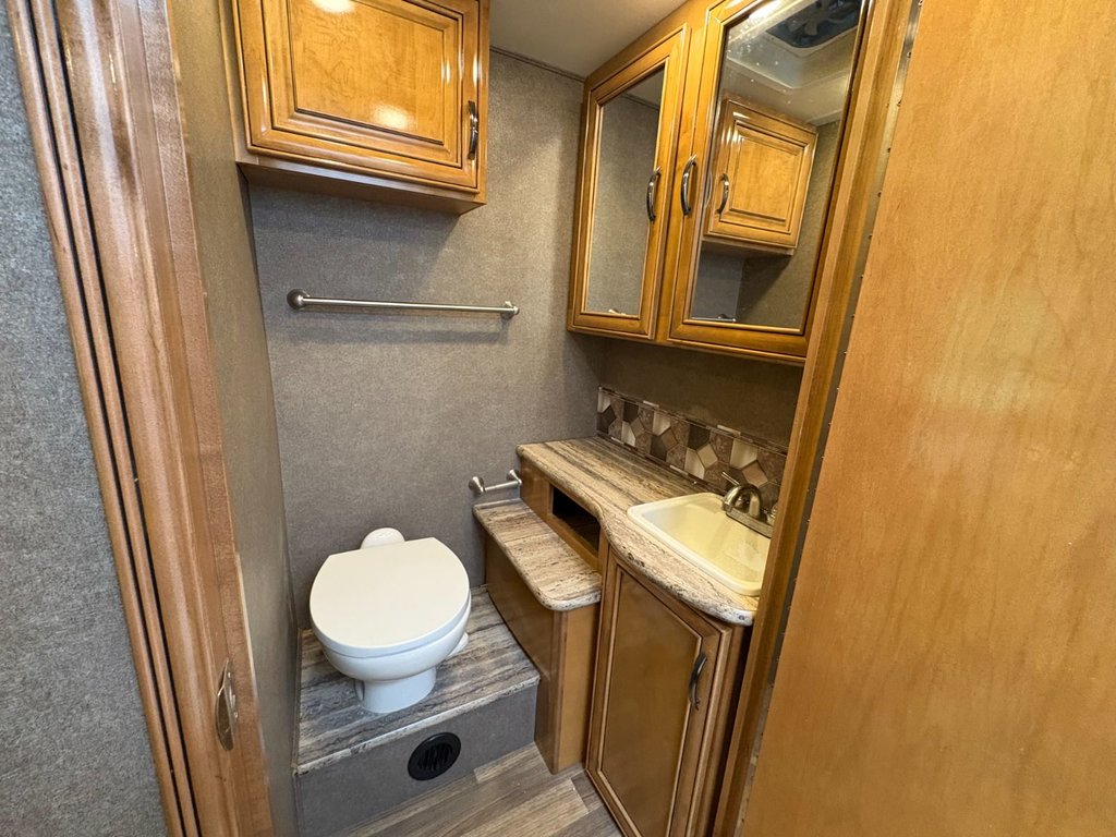 Thor Motor Coach RQ29 VR CLASSE C, CAMPER THOR, 2017 à Victoriaville, Québec - 32 - w1024h768px