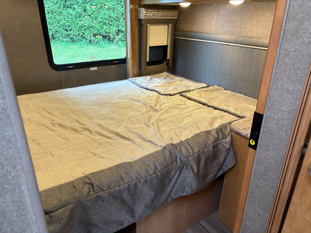 Thor Motor Coach RQ29 VR CLASSE C, CAMPER THOR, 2017 à Victoriaville, Québec - 35 - w1024h768px