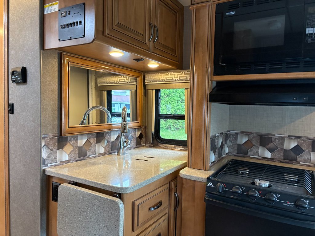 Thor Motor Coach RQ29 VR CLASSE C, CAMPER THOR, 2017 à Victoriaville, Québec - 25 - w1024h768px