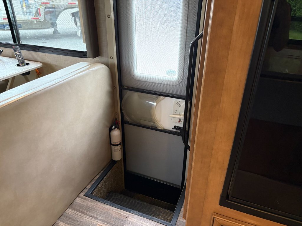 Thor Motor Coach RQ29 VR CLASSE C, CAMPER THOR, 2017 à Victoriaville, Québec - 41 - w1024h768px