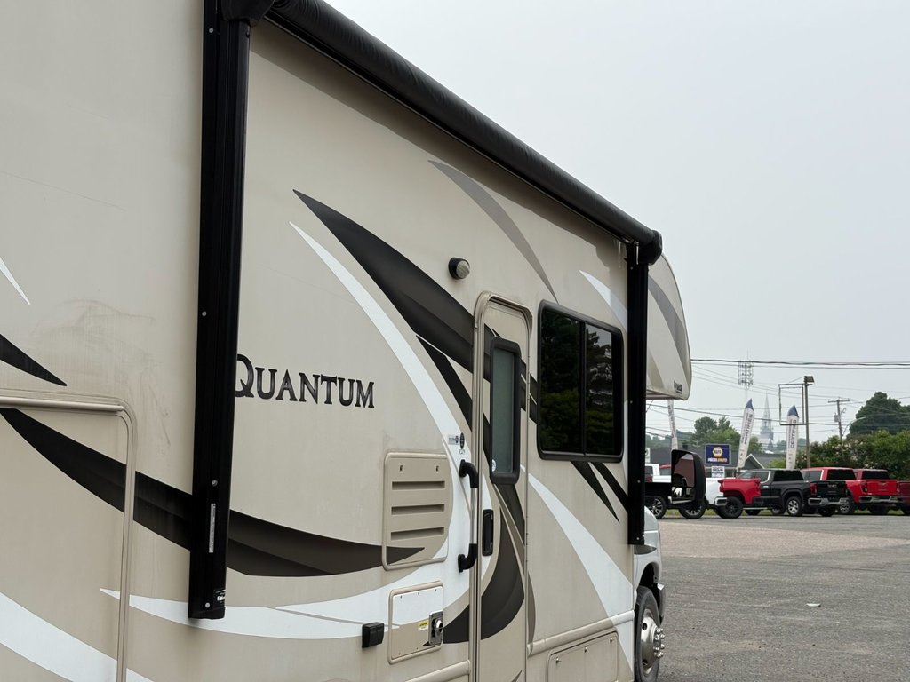 Thor Motor Coach RQ29 VR CLASSE C, CAMPER THOR, 2017 à Victoriaville, Québec - 11 - w1024h768px