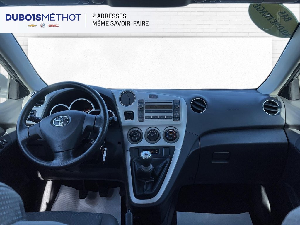 2010 Toyota Matrix XR, AIR CLIMATISEE, MANUEL VITRES ET DOORLOCKS !!! in Victoriaville, Quebec - 12 - w1024h768px