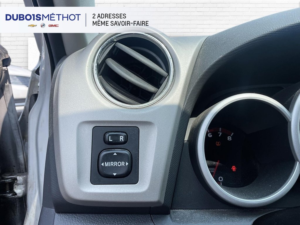 2010 Toyota Matrix XR, AIR CLIMATISEE, MANUEL VITRES ET DOORLOCKS !!! in Victoriaville, Quebec - 10 - w1024h768px