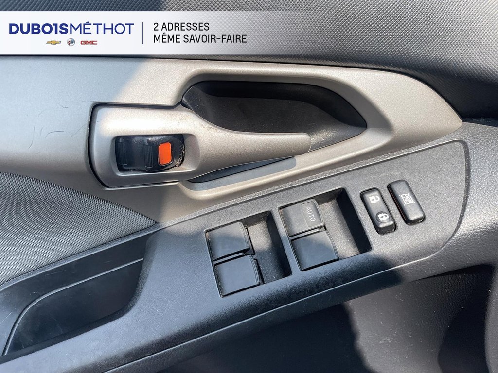 2010 Toyota Matrix XR, AIR CLIMATISEE, MANUEL VITRES ET DOORLOCKS !!! in Victoriaville, Quebec - 9 - w1024h768px
