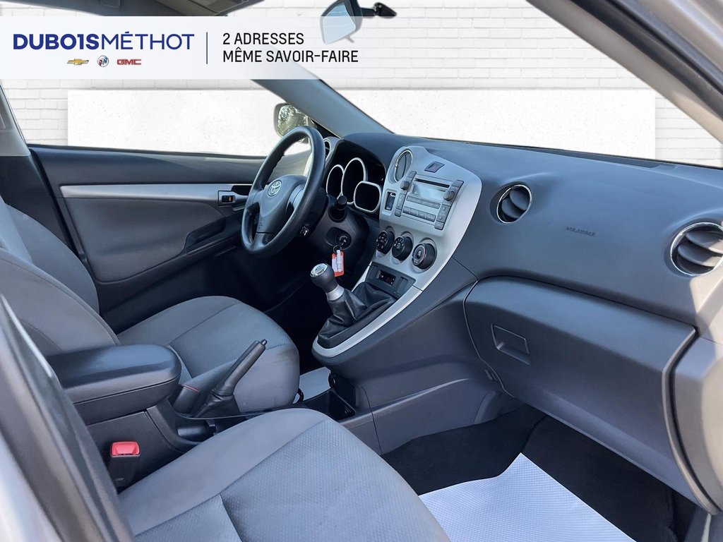 2010 Toyota Matrix XR, AIR CLIMATISEE, MANUEL VITRES ET DOORLOCKS !!! in Victoriaville, Quebec - 14 - w1024h768px