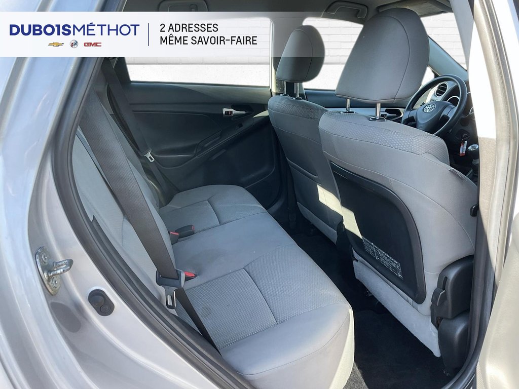 2010 Toyota Matrix XR, AIR CLIMATISEE, MANUEL VITRES ET DOORLOCKS !!! in Victoriaville, Quebec - 10 - w1024h768px