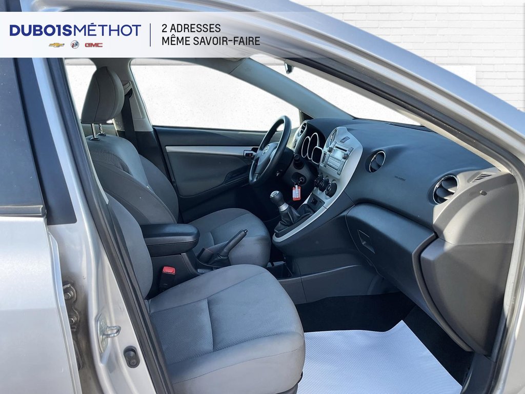 2010 Toyota Matrix XR, AIR CLIMATISEE, MANUEL VITRES ET DOORLOCKS !!! in Victoriaville, Quebec - 13 - w1024h768px